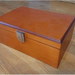 Figurenbox Mahagoni Design - 21cm - Bilderupload von Kunden