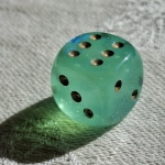 Borealis 16mm d6 Light Green/gold Luminary Dice Block (12 dice) - Bilderupload von Kunden