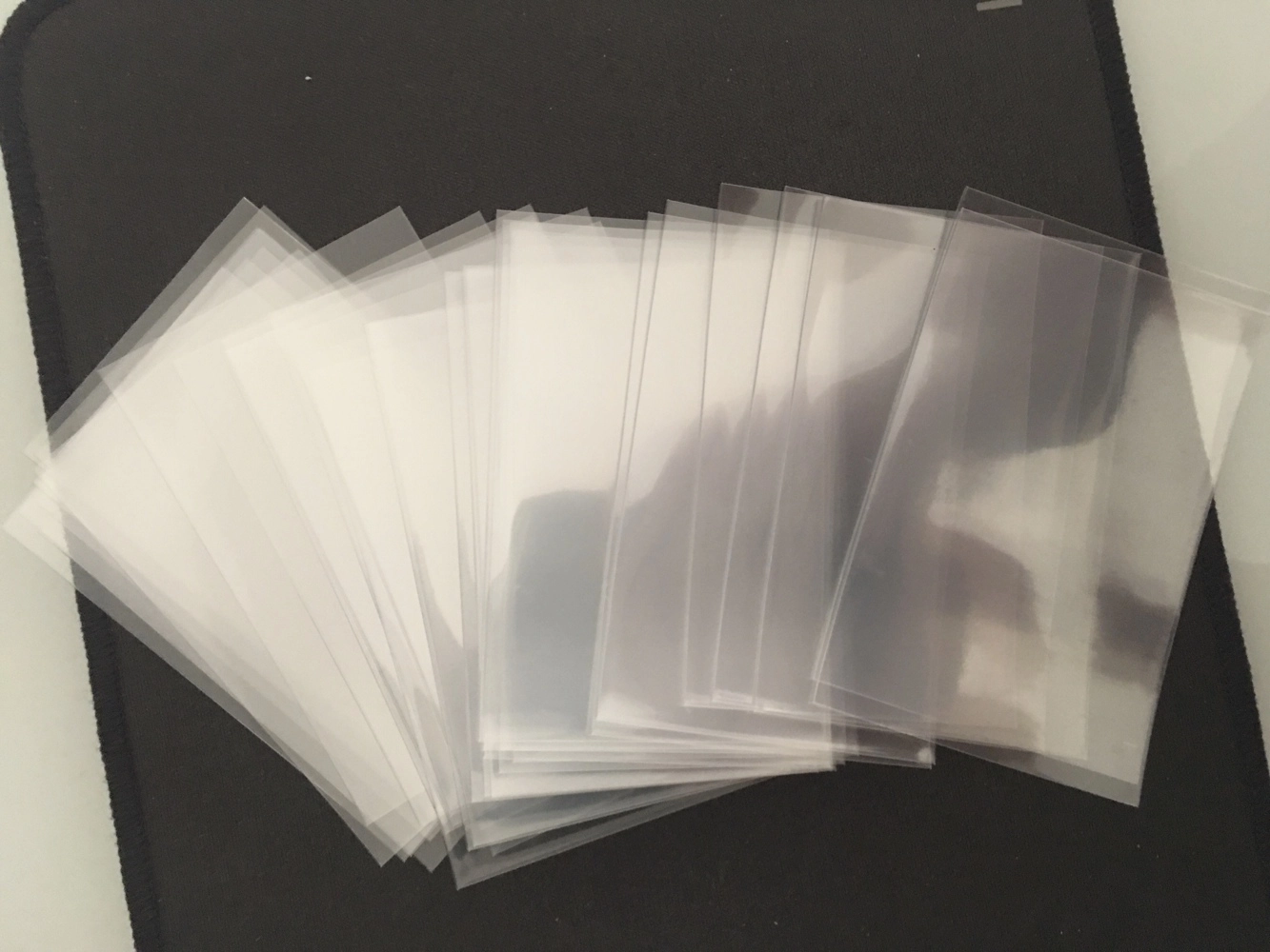 Shield Titan - 100 Sleeves (56 x 87mm) - Bilderupload von Kunden