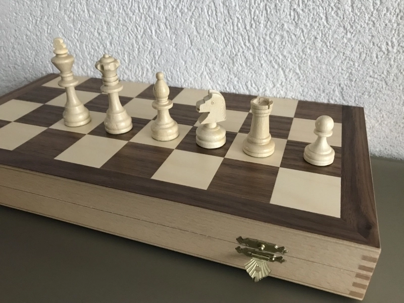 Schachkassette Nussbaum - 37.5cm - Bilderupload von Kunden