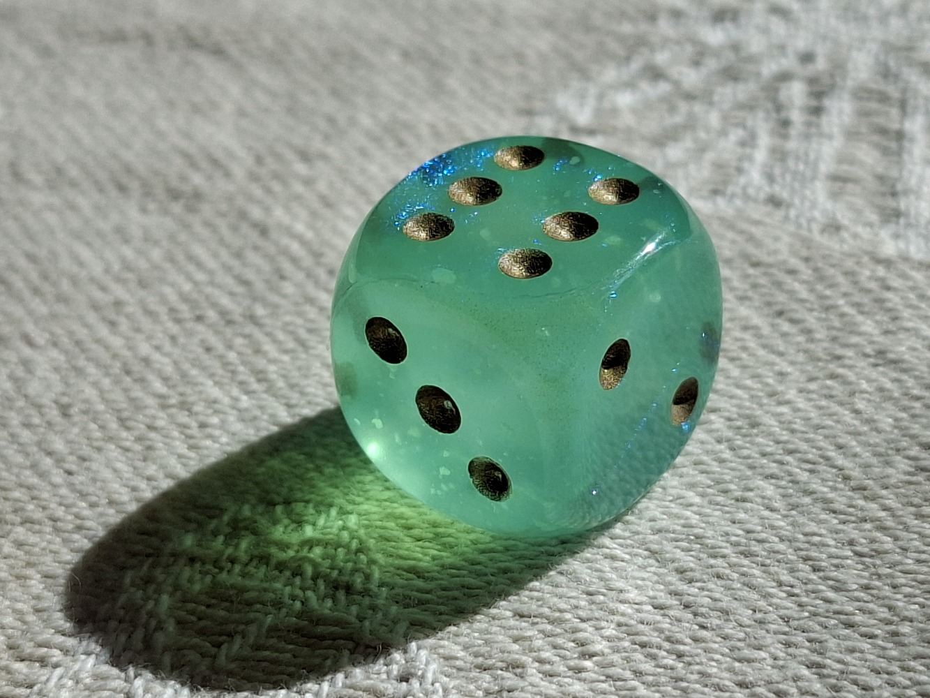 Borealis 16mm d6 Light Green/gold Luminary Dice Block (12 dice) - Customer image upload