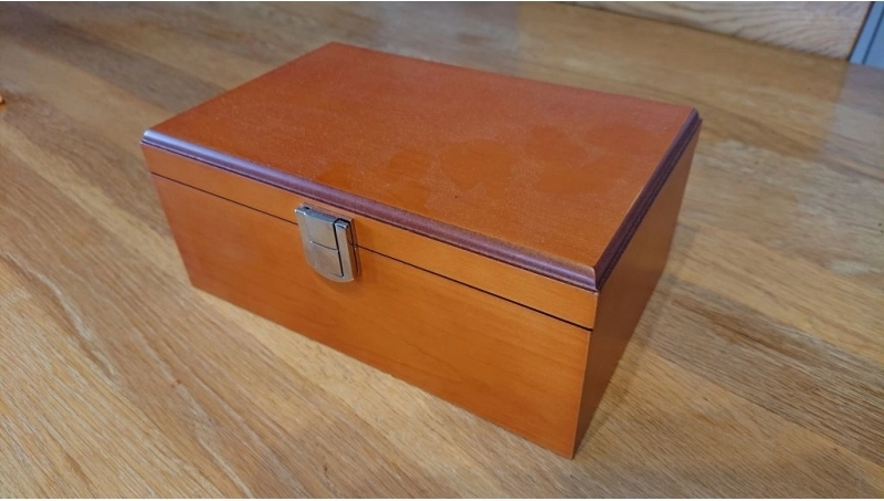 Figurenbox Mahagoni Design - 21cm - Customer image upload