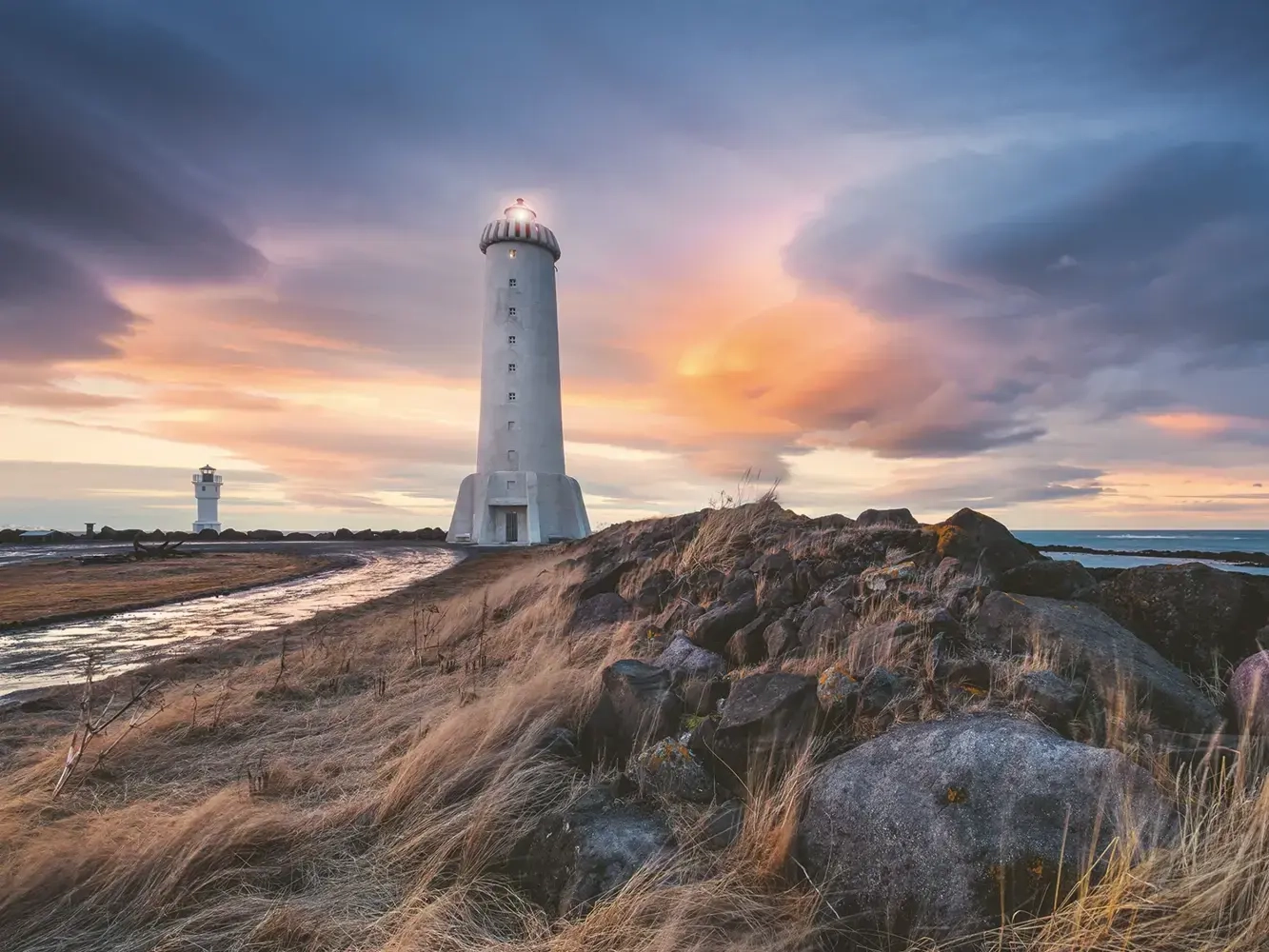 Magische Stimmung über dem Leuchtturm von Akranes - Island
