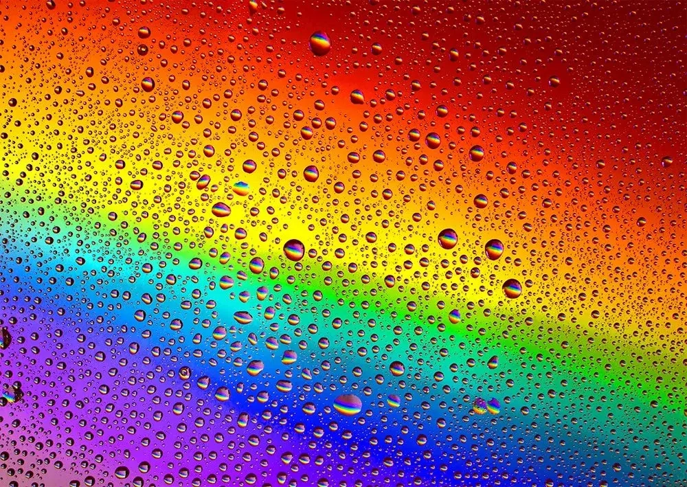 Regenbogenfarbene Tropfen
