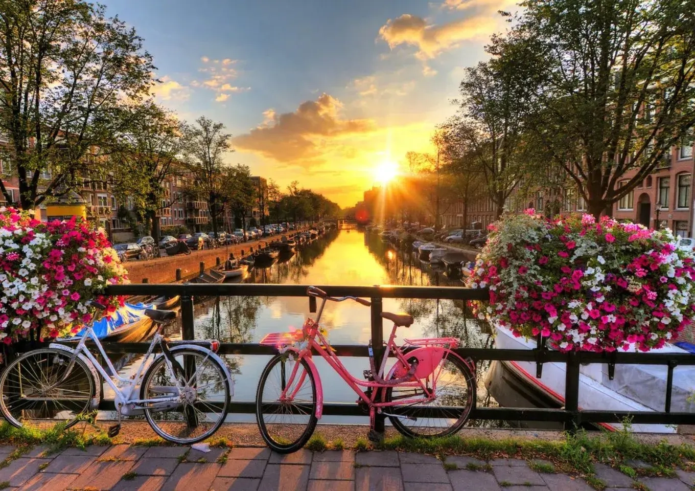 Romantischer Sonnenuntergang in Amsterdam