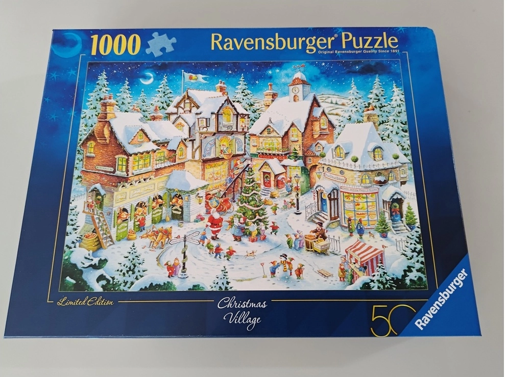 Ravensburger 50-jähriges Jubiläum: Weihnachtsdorf - Limited Edition (Leicht defekte Verpackung)