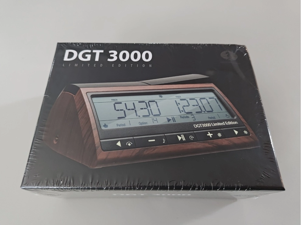 Schachuhr DGT 3000 Limited Edition (Leicht defekte Verpackung)