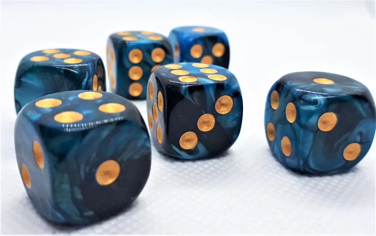 16mm Würfel D6 Two Toned: Blue/Black+Gold (12)