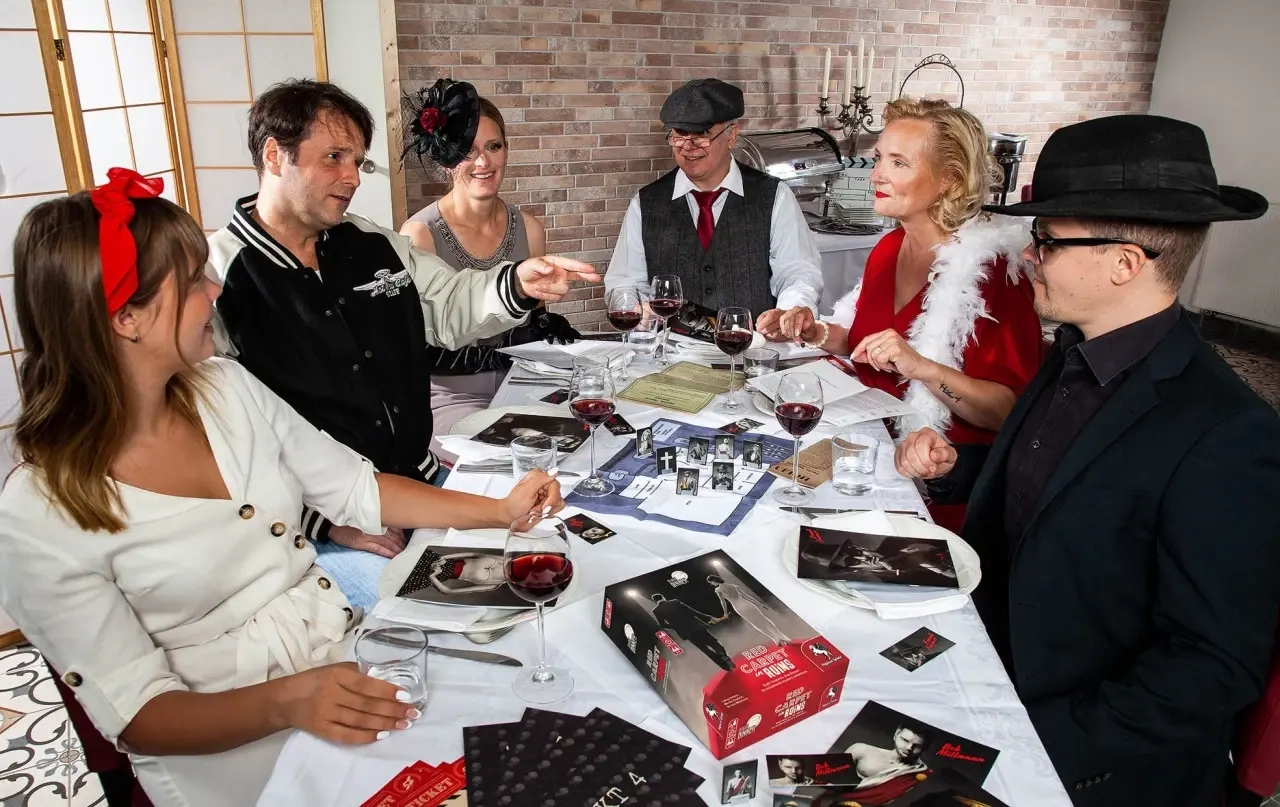 Deadly Dinner – Red Carpet in Ruins - EN