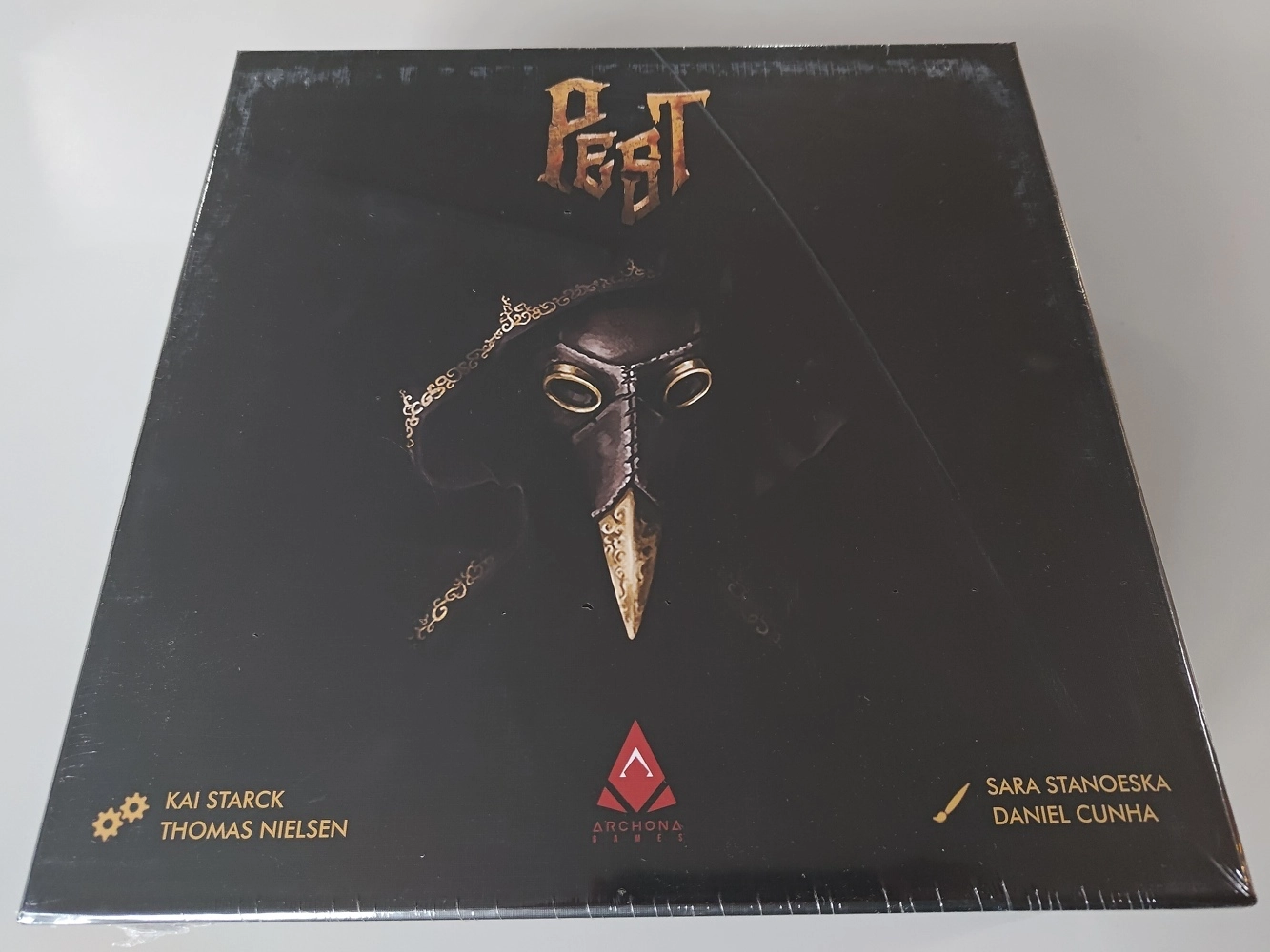 Pest - DE (Leicht defekte Verpackung)