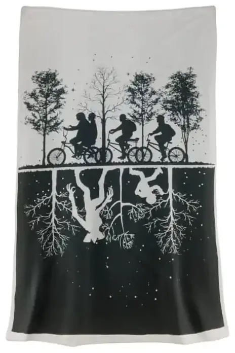 Stranger Things Wurfdecke Black & White 100 x 150 cm