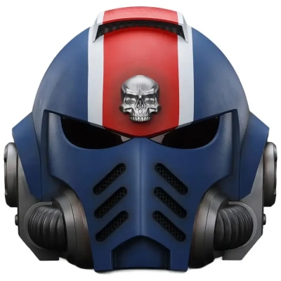 Warhammer 40,000: Space Marine 2 Replik Ultramarines Lieutenant Titus Helm 30 cm