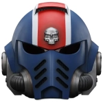Warhammer 40,000: Space Marine 2 Replik Ultramarines Lieutenant Titus Helm 30 cm