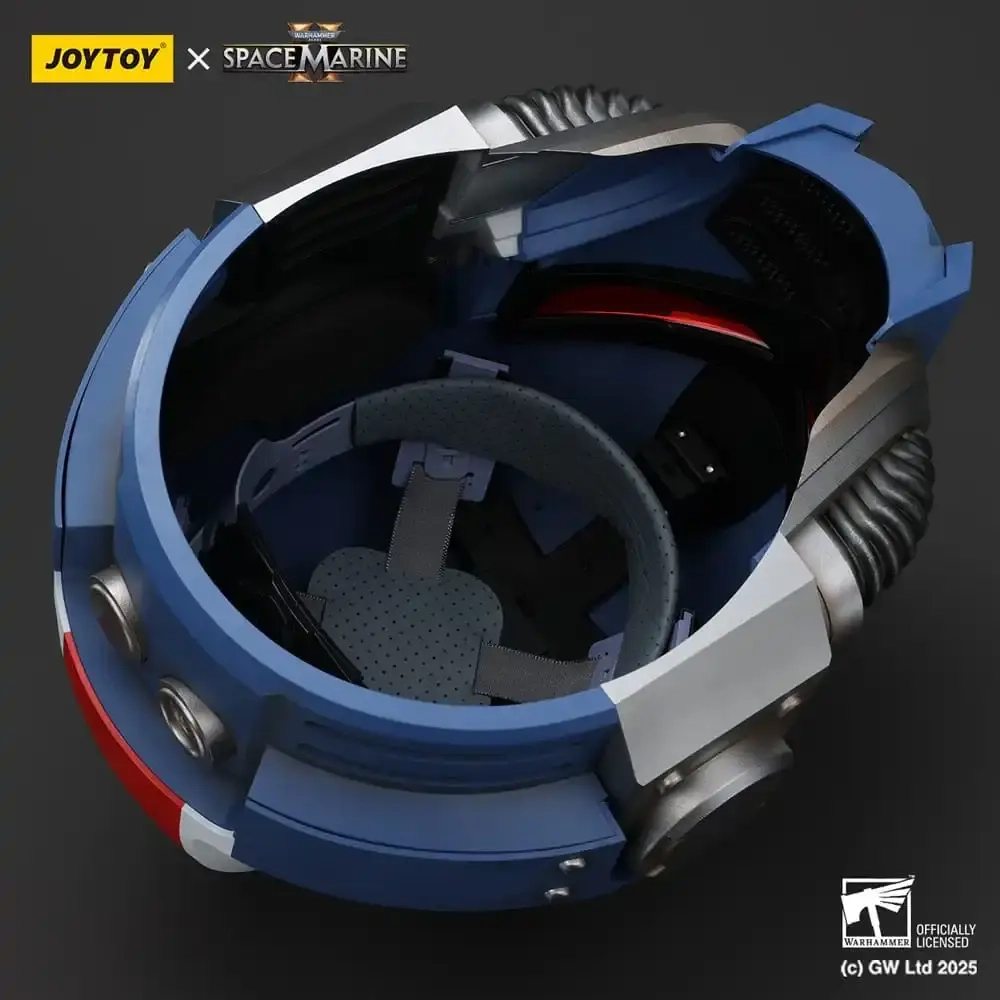 Warhammer 40,000: Space Marine 2 Replik Ultramarines Lieutenant Titus Helm 30 cm