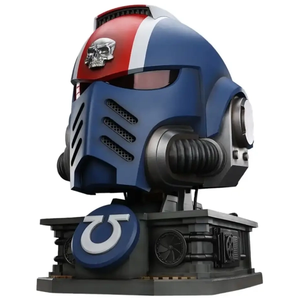 Warhammer 40,000: Space Marine 2 Replik Ultramarines Lieutenant Titus Helm mit Display-Stand 44 cm