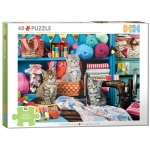 Kätzchen im Nähzimmer