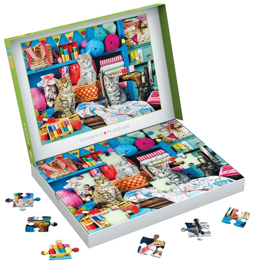 Kätzchen im Nähzimmer