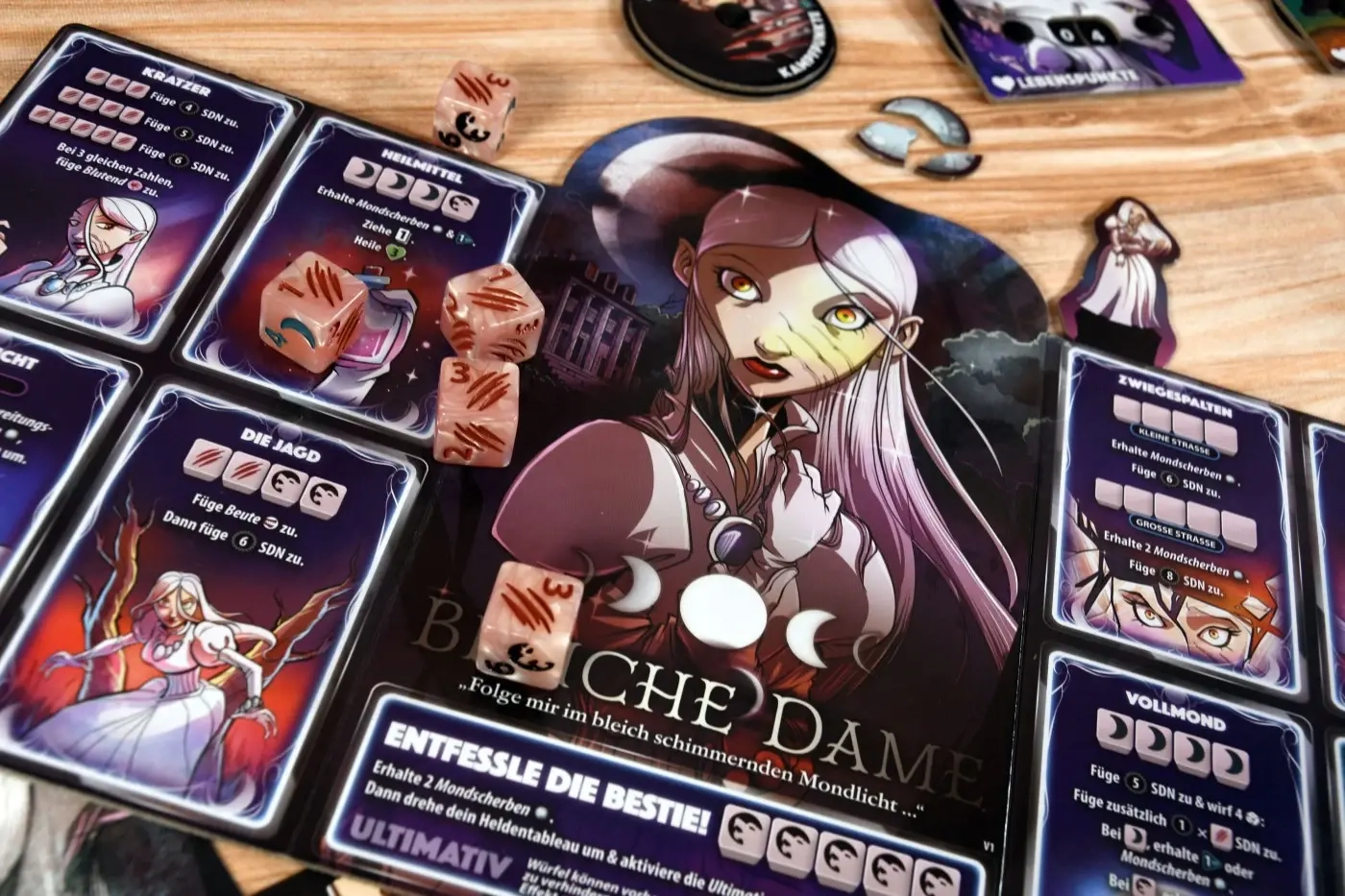 Dice Throne - Outcasts: Bleiche Dame vs. Kopfloster Reiter - DE