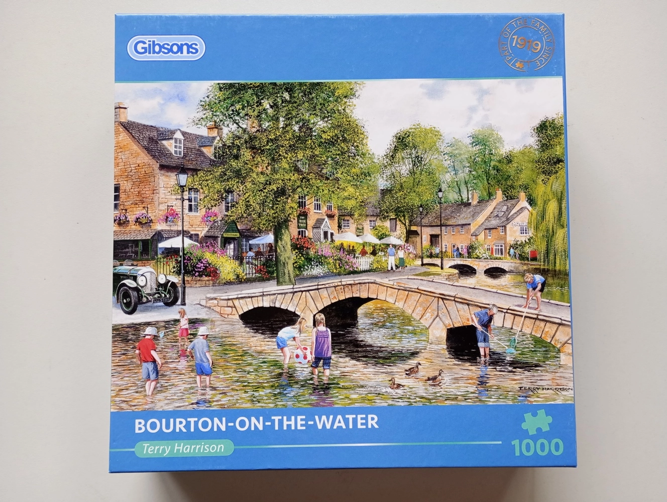 Bourton on the Water (Eingedrückte Ecke)