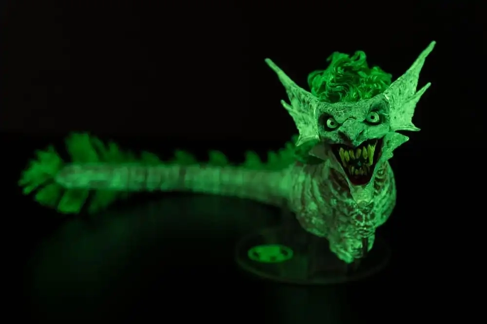 DC Multiverse The Joker Dragon (Dark Nights: Metal) - Actionfigur - Glow in the Dark Edition - Gold Label - 25 cm